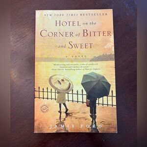 "Hotel on the Corner of Bitter and Sweet" by Jamie Ford ✨